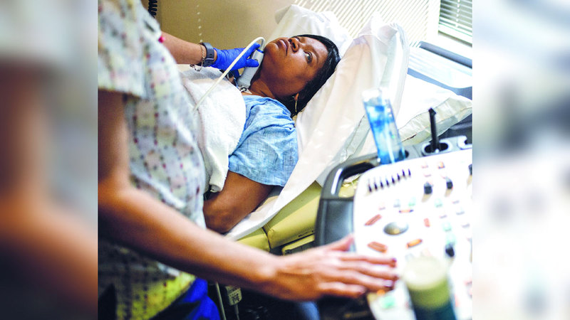 فيكتوريا غراي كانت تحتاج في الماضي إلى المساعدة في الاستحمام وتمشيط شعرها. من المصدر