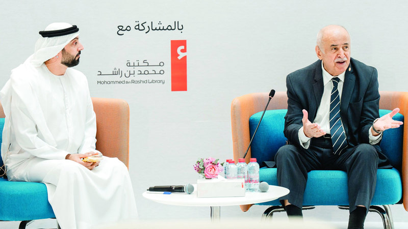 الفنان السوري أسعد فضة ضيف الجلسة الافتتاحية لليوم الثاني من الملتقى متحدثاً عن تحديات المسرح والدراما. من المصدر