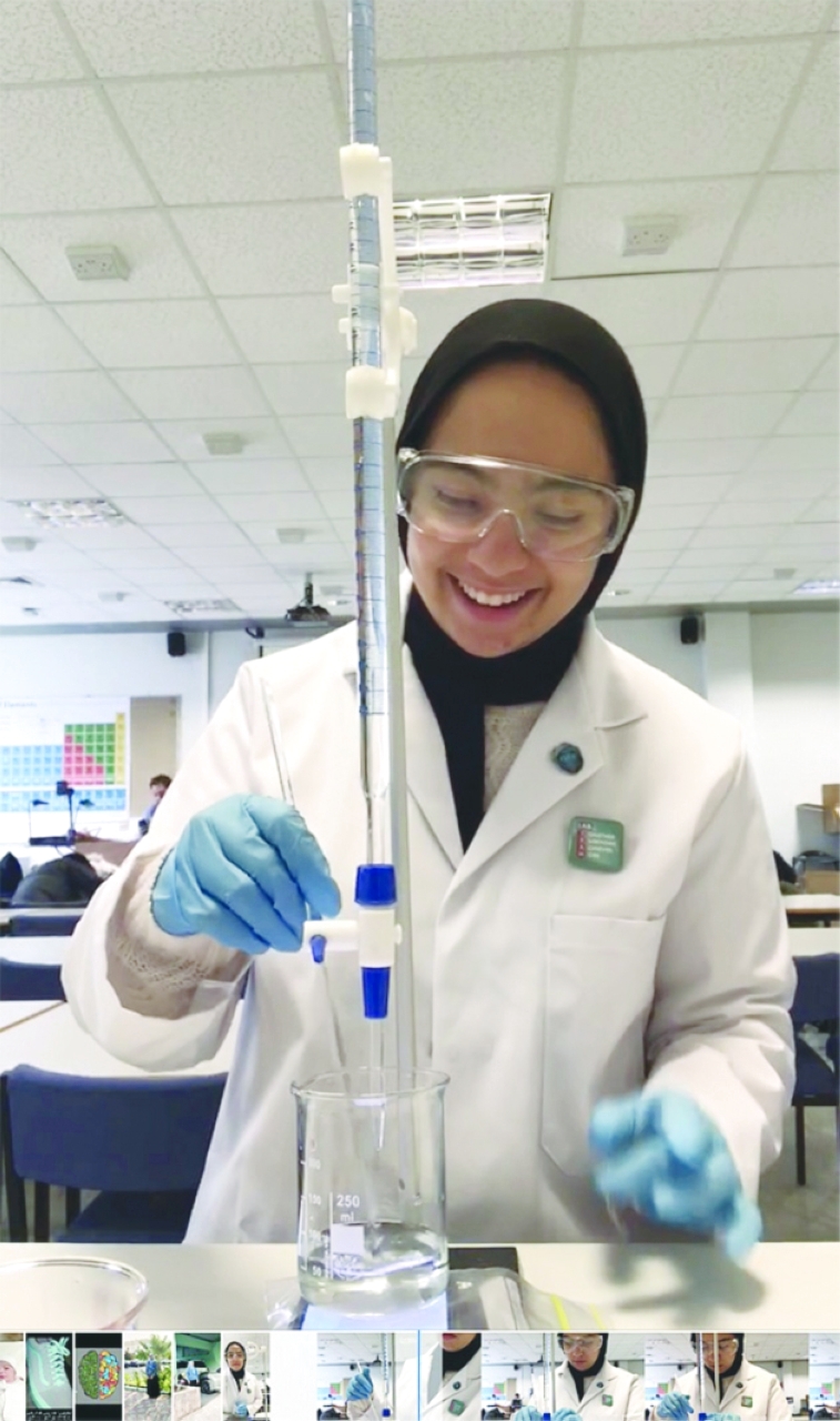 سلامة الخاطري خريجة الكيمياء ولاعبة تنس الريشة الطائرة والدراجات. من المصدر