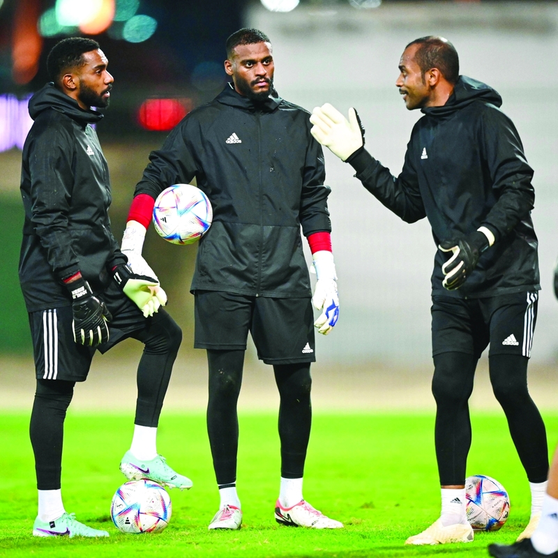 الحراس علي خصيف وخالد عيسى وحسن حمزة في تدريب سابق. من المصدر