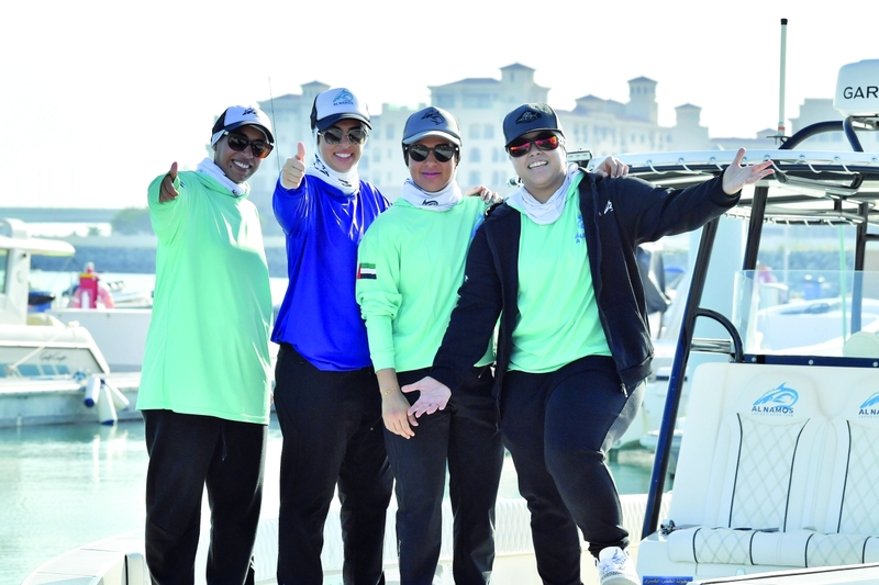 الفتيات الإماراتيات استعدن الموروث الشعبي النفيس وقصص الأجداد على أرض الإمارات. تصوير: نجيب محمد