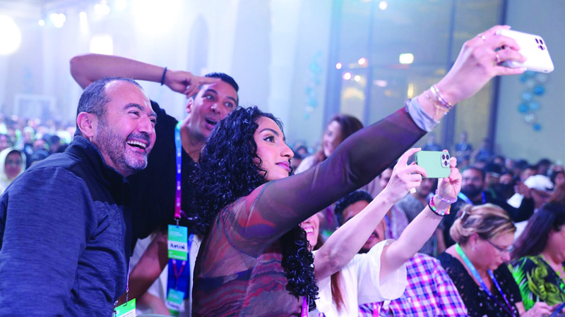 القمة تنظم في نسختها الثانية تحت شعار &laquo;لنتواصل&raquo;. من المصدر