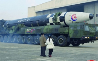 الصورة: إدارة بايدن تسعى بجدية للحد من &laquo;سرقة&raquo; كوريا الشمالية للعملات المشفرة