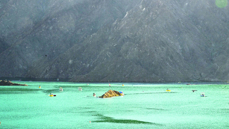 &laquo;حتا كاياك&raquo; يوفر قوارب وألواح تجديف لاكتشاف سد حتا بطريقة استثنائية. تصوير: أشوك فيرما