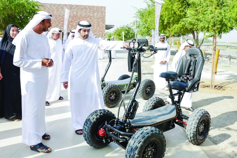 ولي عهد دبي اطّلع على المشروع السياحي &laquo;Go Gravity&raquo; لتصميم وتصنيع درّاجات كهربائية بأيدٍ إماراتية بالكامل. من المصدر