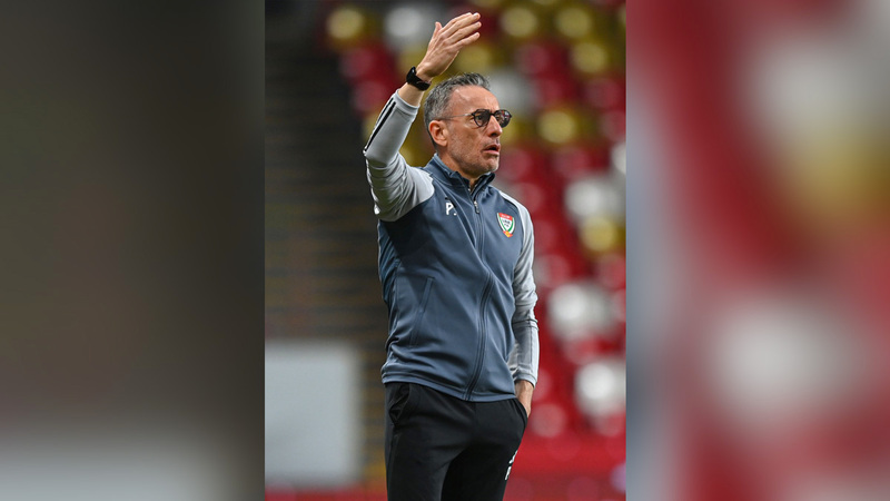 مدرب المنتخب باولو بينتو. من المصدر