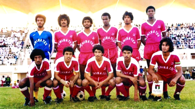 عبدالرحمن محمد (الثاني وقوفاً من اليمين) في إحدى المشاركات الدولية مع المنتخب الوطني. من المصدر