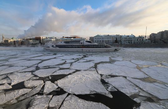 كما تتعامل العاصمة هلسنكي في الجنوب أيضًا مع بعض درجات الحرارة شديدة البرودة والتي من المتوقع أن تصل إلى -20 درجة مئوية في الأيام المقبلة