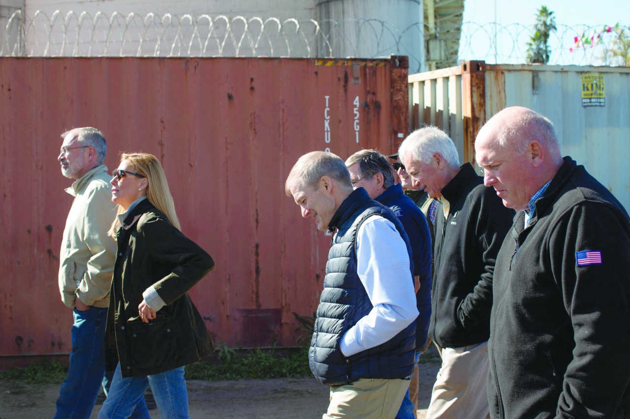 سياسيون جمهوريون في زيارة للمنطقة الحدودية. رويترز