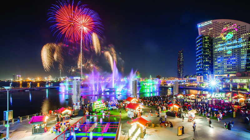 المهرجان يواصل رسم الابتسامة على وجوه الزوار حتى 14 الجاري. من المصدر