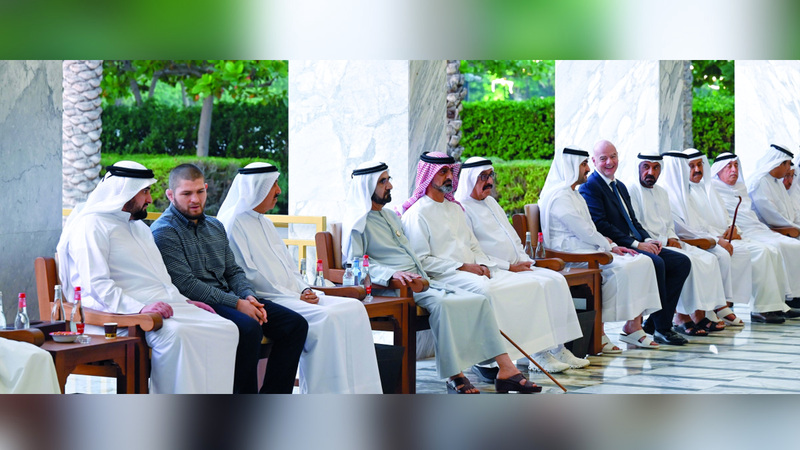 محمد بن راشد خلال لقاء الفائزين بالجائزة. من المصدر