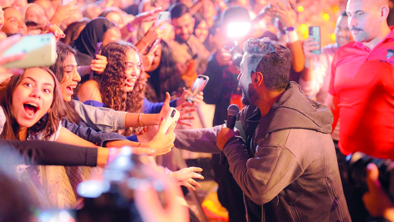 تامر حسني: سعدت بمشاركتي الأولى في «مهرجان 321». من المصدر