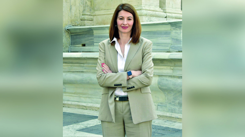 المدير التنفيذي لنادي روما لينا سولوكو.  من المصدر