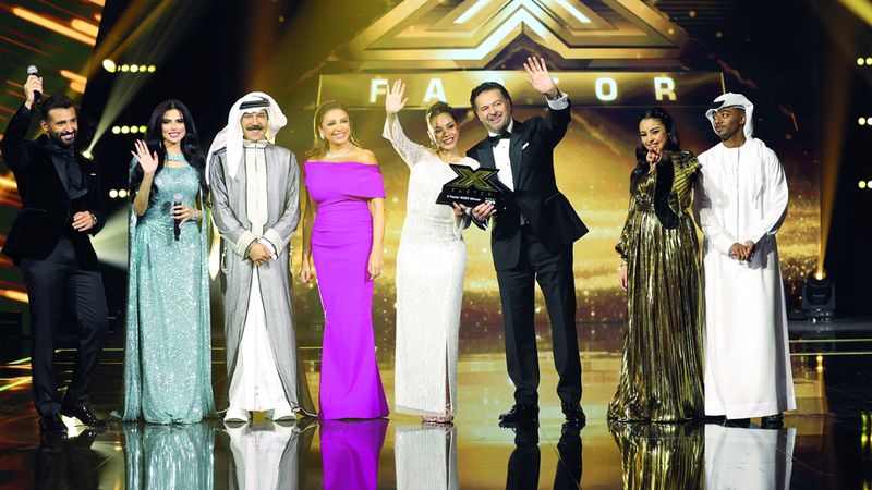 حنين الشاطر سعيدة خلال تتويجها باللقب من قبل لجنة التحكيم. الإمارات اليوم