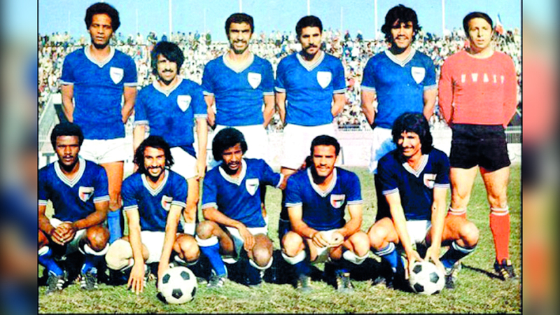 منتخب الكويت أول العرب المتوجين بلقب آسيا عام 1980. من المصدر