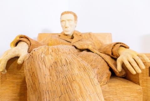 تمثال لآل باتشينو من فيلم العراب مصنوع من 117 ألف عود كبريت