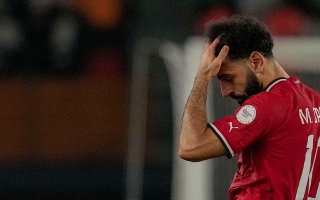 الصورة: محمد صلاح يبتسم ويرفض التعليق بعد إصابته مع منتخب مصر (فيديو)