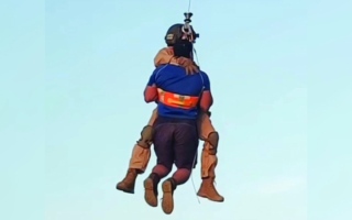 الصورة: إنقاذ 23 شخصاً تاهوا في جبال المنطقة الشرقية خلال 2023