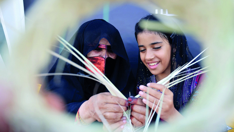 الحرف اليدوية النسائية حاضرة في السوق. من المصدر