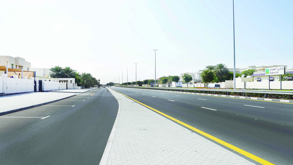 المشروع تضمّن توفير مسارات للدرّاجات الهوائية ومناطق للمشاة. من المصدر