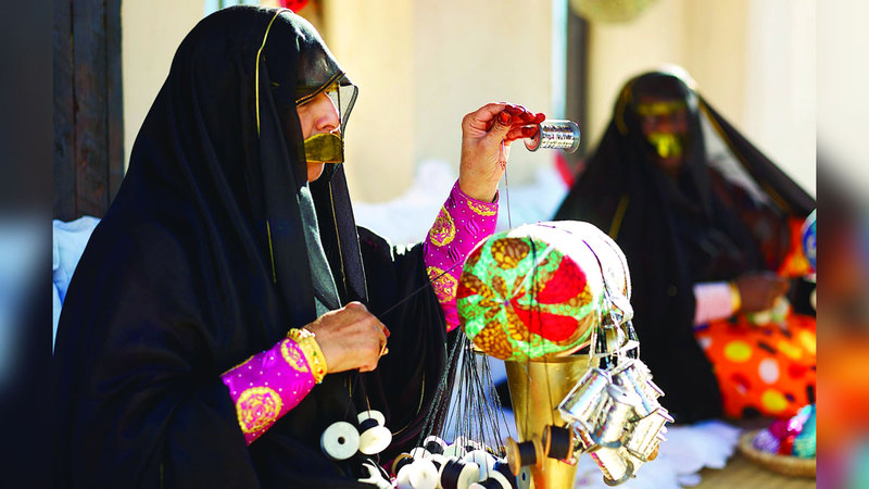 المنصّة تجمع الحِرفيين الإماراتيين من مختلف التخصصات. من المصدر