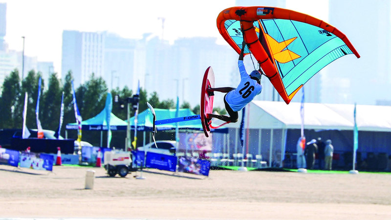 Kitesurf parachutes fly on the islands of Dubai