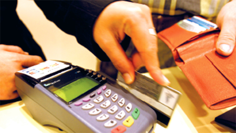 «الوديعة» ضمان ومرجع للبنك في حال تعثر المتعامل في السداد. أرشيفية