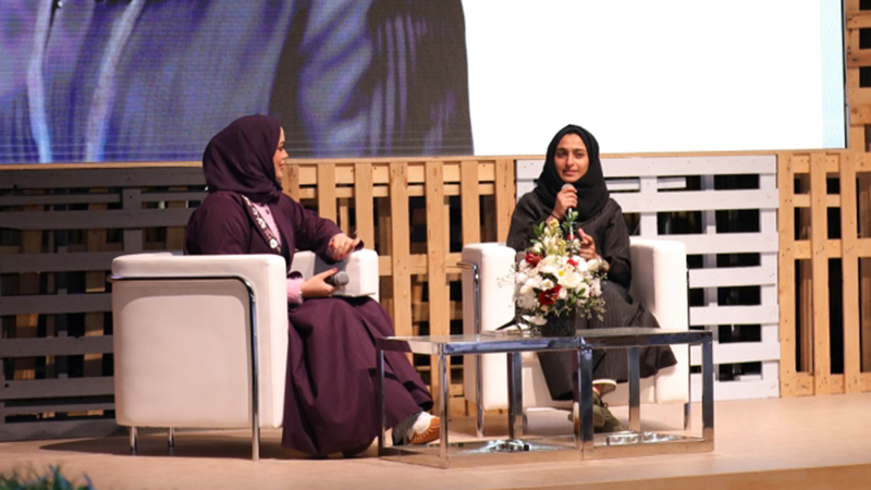 هدى المطروشي متحدثة خلال جلسة «نساء في عالم السيارات» بالمهرجان. من المصدر