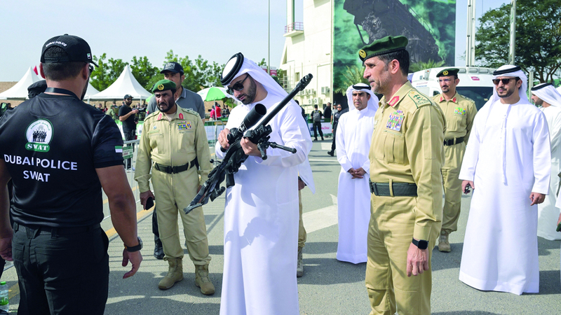 منصور بن محمد اطلع على فعاليات اليوم الثالث لـ «التحدي». وام