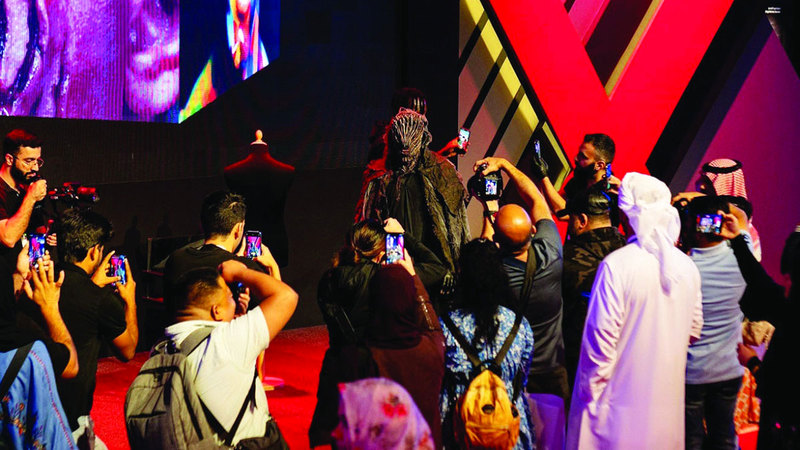 المهرجان يستكمل مسيرته الفنية من خلال استعراض المواهب العالمية في أكثر من 200 فعالية. من المصدر