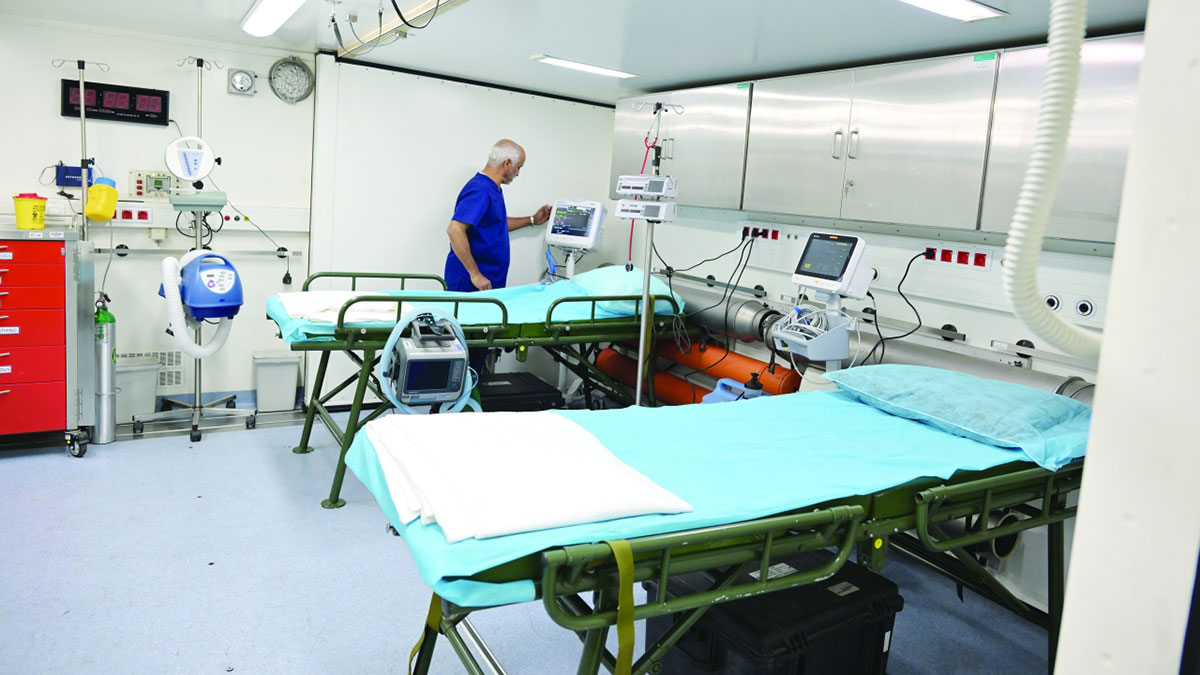 المستشفى يضم 100 سرير وغرف عمليات وعناية مركزة وأشعة ومختبراً وصيدلية ومستودعات طبية. وام