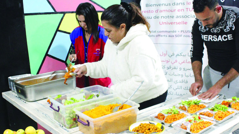 تجربة أول مطعم اجتماعي يقدم وجبات طعام للمحتاجين تحظى بدعم واسع النطاق في تونس. من المصدر
