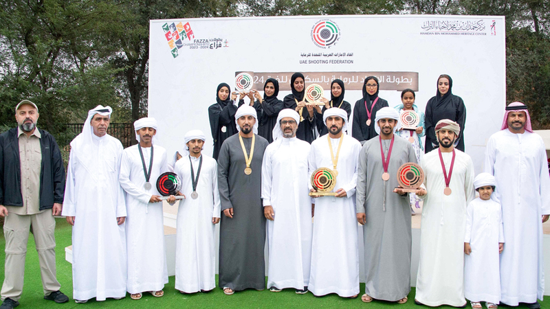 خلال تتويج الفائزين في البطولة. من المصدر