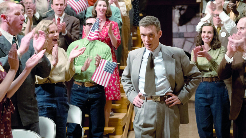 الفيلم يتناول سيرة مخترع القنبلة الذرية جيه روبرت أوبنهايمر. أرشيفية