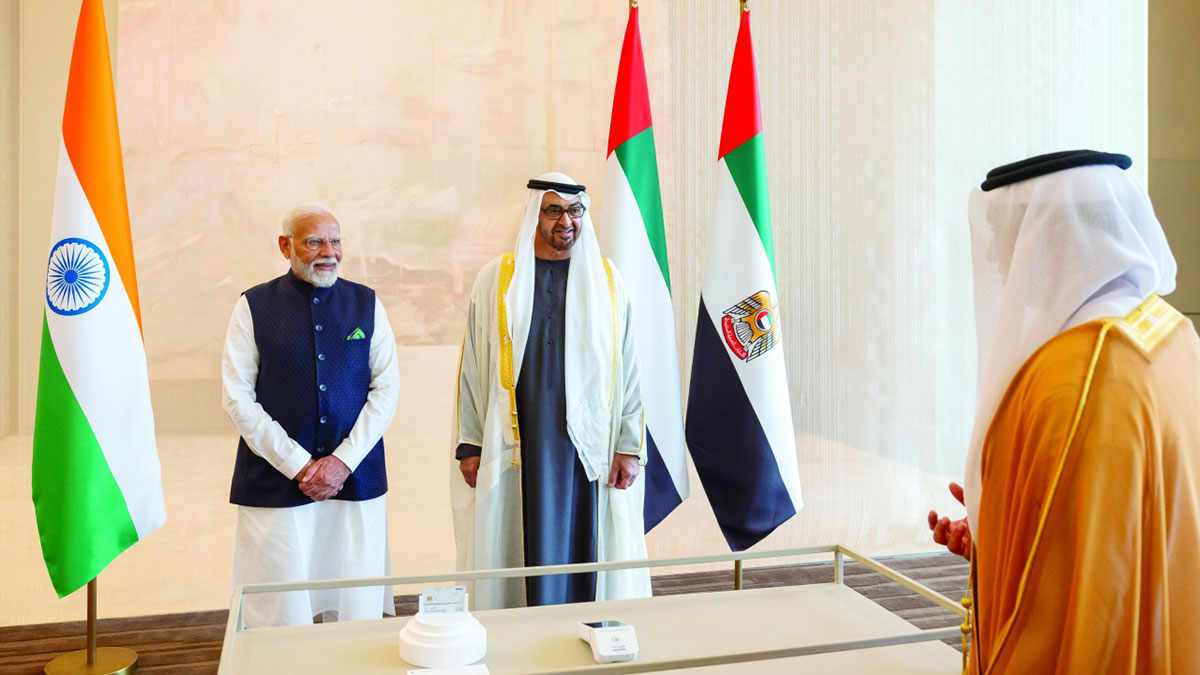 رئيس الدولة خلال استقباله رئيس وزراء الهند. وام