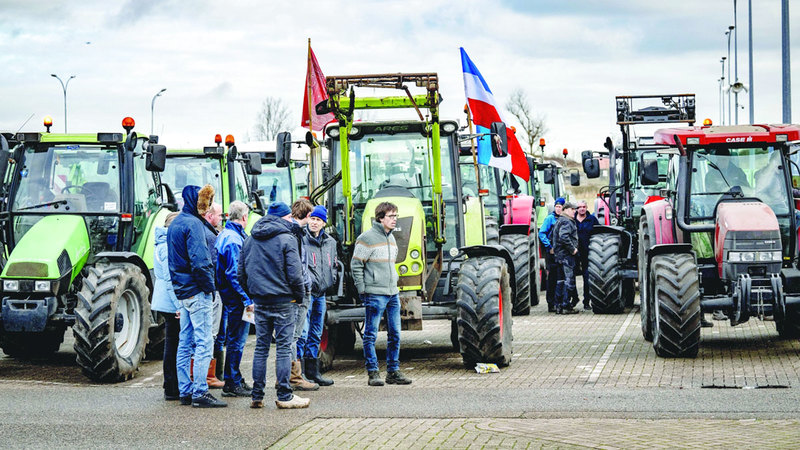 المزارعون الهولنديون نظّموا احتجاجاً ضد قواعد استخدام الأسمدة. إي.بي.أيه