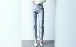 الصورة: عزيزتي حواء.. الجينز يطل في 2024 ببريق «الميتالك»