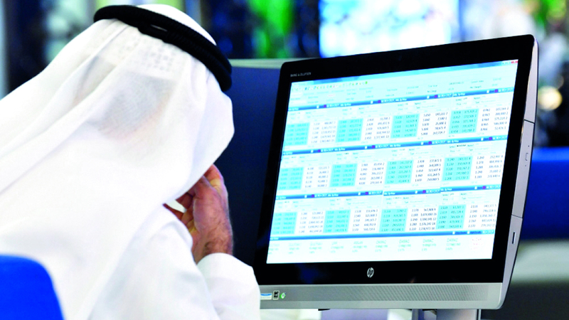 مواطنون أكدوا أهمية إعادة النظر في راتب التقاعد لمن يعملون بالبنوك. أرشيفية