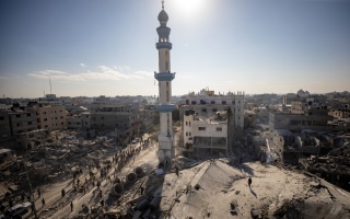 الصورة: تدمير مسجد الفاروق ومنازل في واحدة من أسوأ الضربات الإسرائلية على رفح