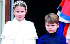 الصورة: الأميرة شارلوت «تعرف القواعد» وتبقي شقيقيها تحت المراقبة