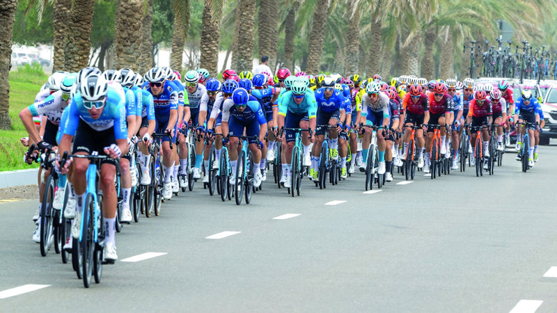 منافسات «طواف الإمارات» اختتمت أمس على قمة جبل حفيت بمدينة العين. من المصدر