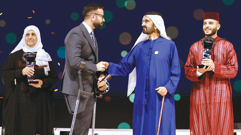 محمد بن راشد خلال تكريم صُناع الأمل. من المصدر