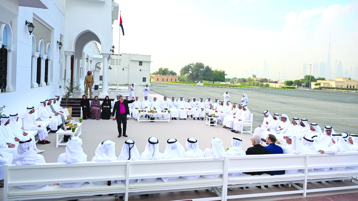 حمدان بن محمد خلال حضوره المحاضرة. من المصدر