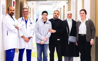 الصورة: المستشفى الأميركي في دبي ينقذ فتى كويتياً مصاباً بداء «واغنر» النادر.. ويعيده إلى حياته الطبيعية