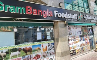 الصورة: إغلاق منشأة غذائية في أبوظبي بسبب بيع "دجاج مغشوش" ومنتجات منتهية الصلاحية