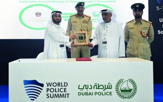 الصورة: 32    مذكرة دولية ومحلية وقّعتها شرطة  دبي في «القمة الشرطية»
