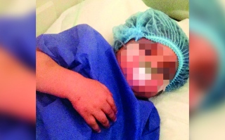 الصورة: الطفلة «فاطمة» تحتاج إلى عملية قلب مفتوح بـ 40 ألف درهم