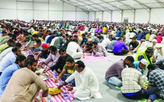 الصورة: «إسلامية دبي»: توزيع 1.2 مليون وجبة إفطار في دبي يومياً