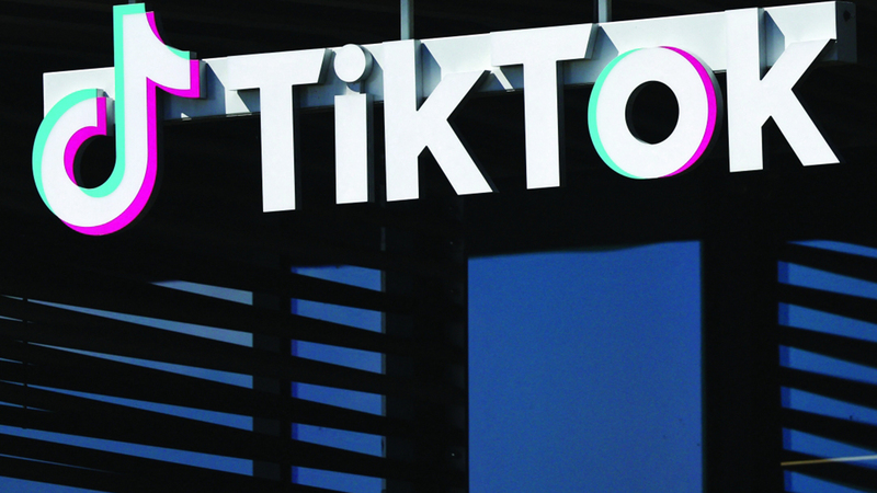 مشرعون: «تيك توك» سيظل تهديداً للأمن القومي ما لم تنتقل ملكيته لشركة أميركية أو حليفة. أ.ف.ب