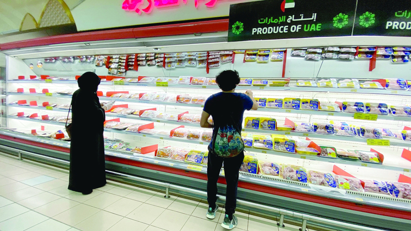 العلامات التجارية المشمولة بالتخفيضات تضمنت أصنافاً من اللحوم والدواجن المبردة والمجمدة.  تصوير: إريك أرازاس